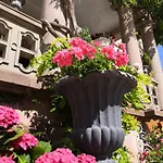Castelnau بيت ضيافة